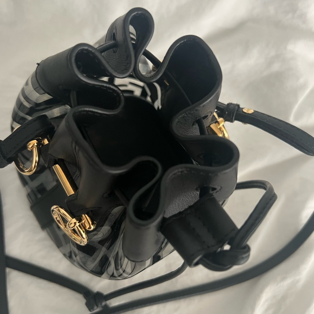 👑✅PRICE FIRM✅AUTHENTIC Fendi Black & Gold Mon Tresor Mini Bucket - Picture 5 of 16